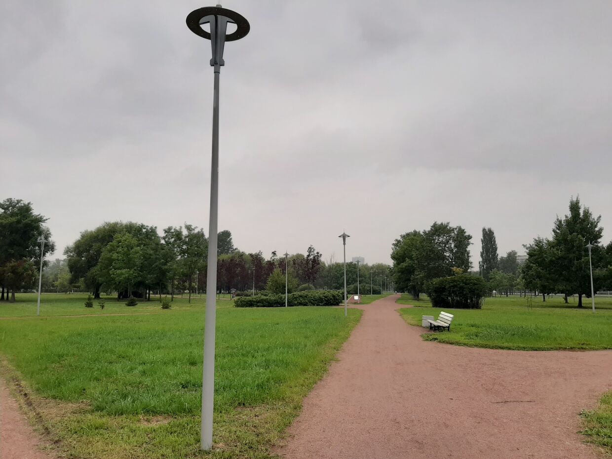 фонари в виде самолета в пулковском парке
