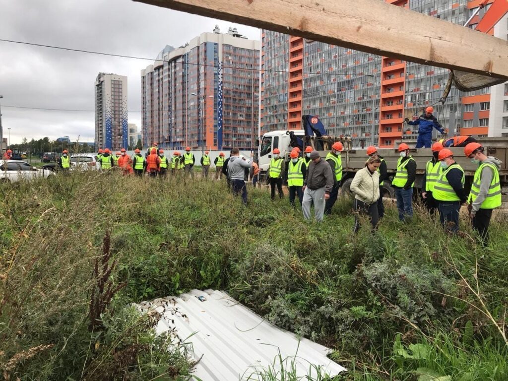 Петербургский застройщик по «праву сильного» решил возвести дом на месте  законной парковки и спровоцировал стычки с местными жителями — Вечерний  Питер. Новости Петербурга. Новости Спб. Новости Санкт-Петербурга