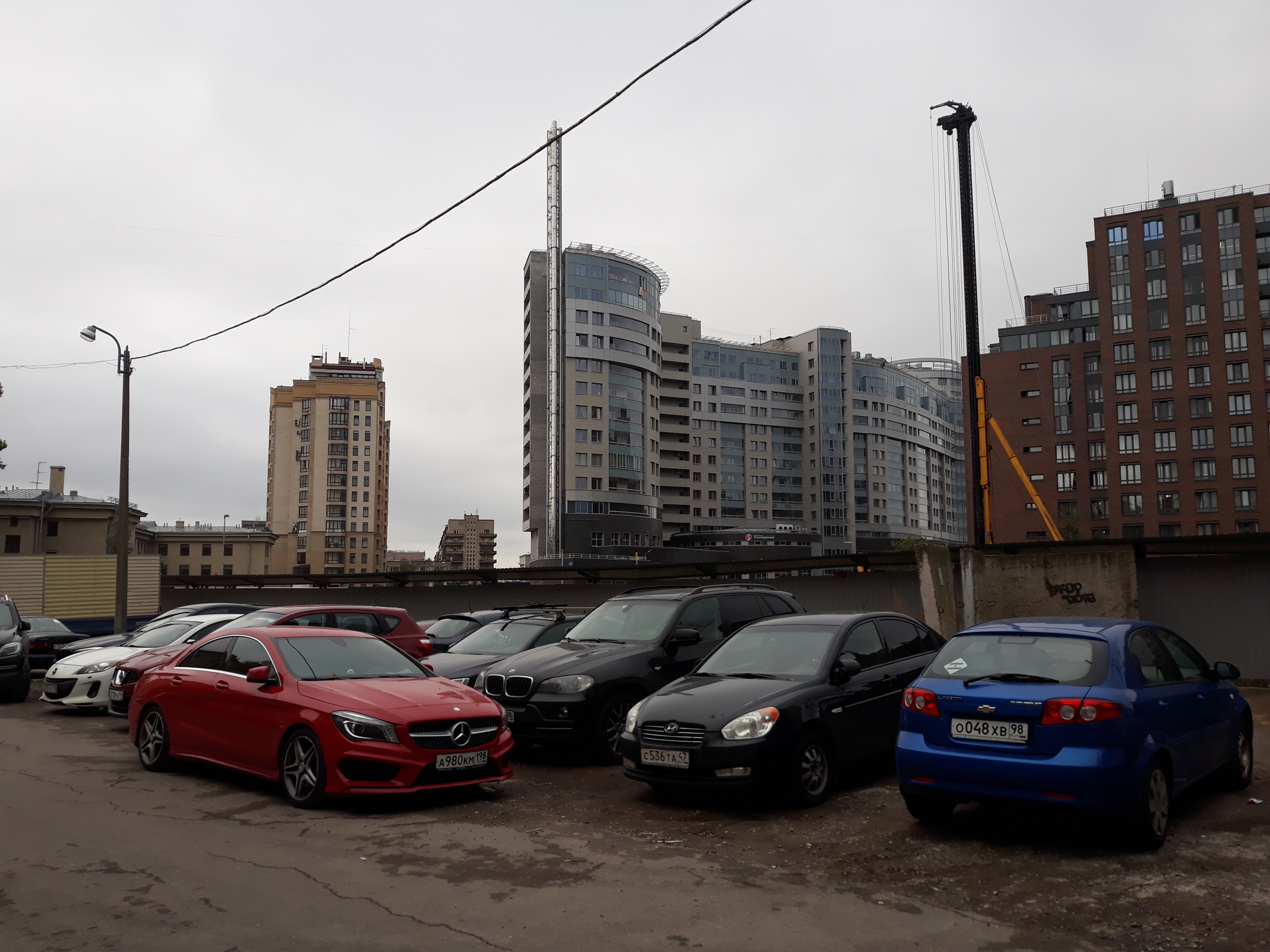 Новости спб пискаревский. Унистрой Санкт-Петербург Пискаревский. Унистрой Пискаревский 3. Незаконная дорога в новой Охте. Автомобили Госстройнадзора.