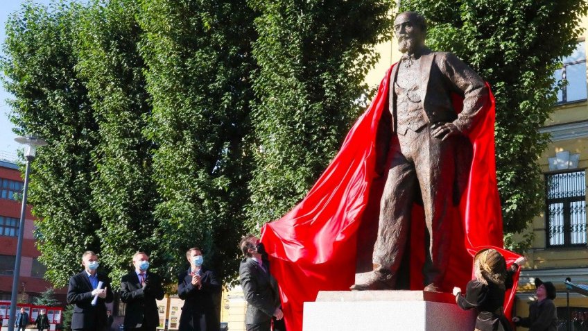 Памятник Николаю Путилову открыли на проспекте Стачек