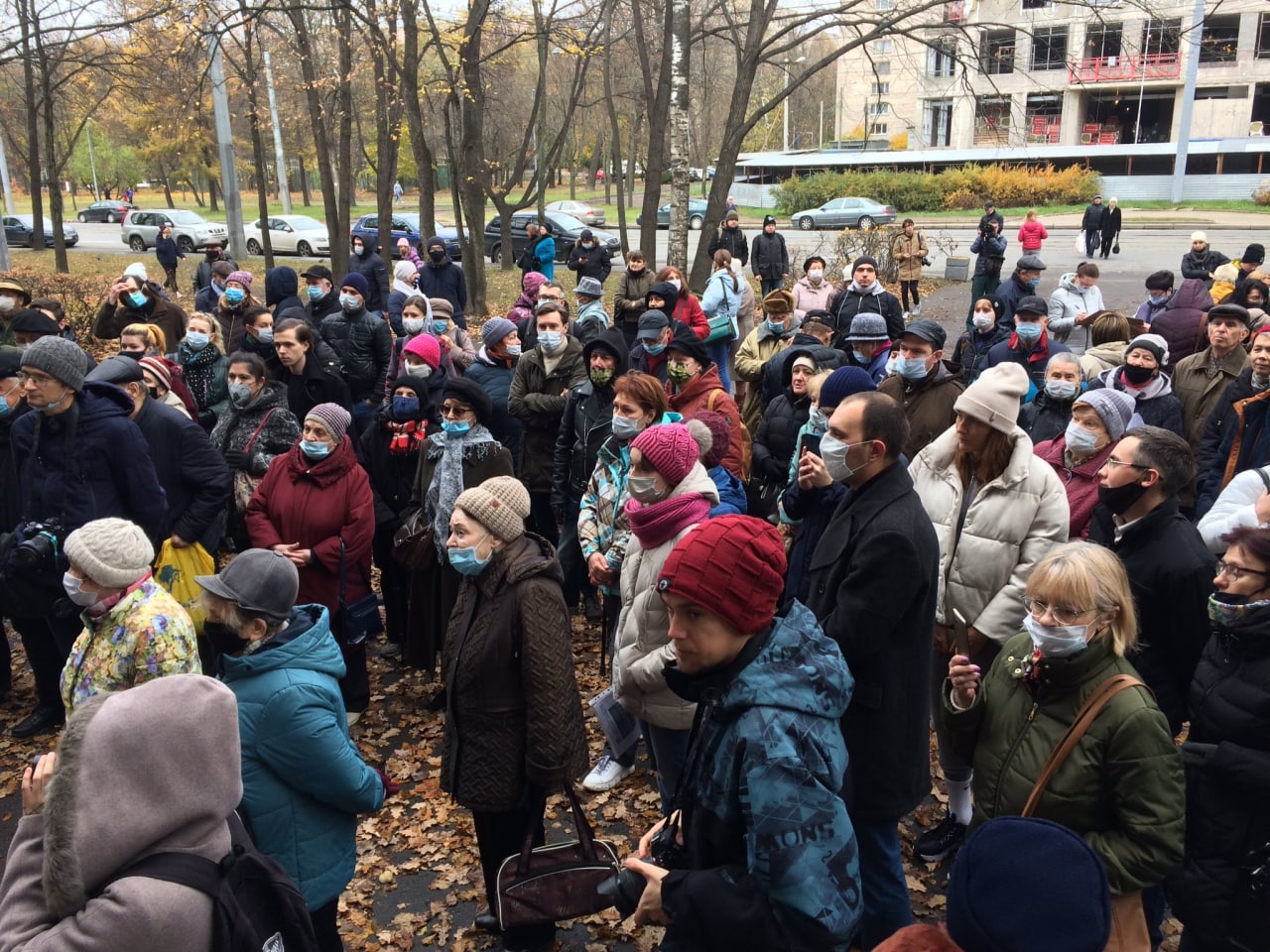 Петербуржцы снова массово вышли на улицу в защиту "сталинки" на 2-м Муринском