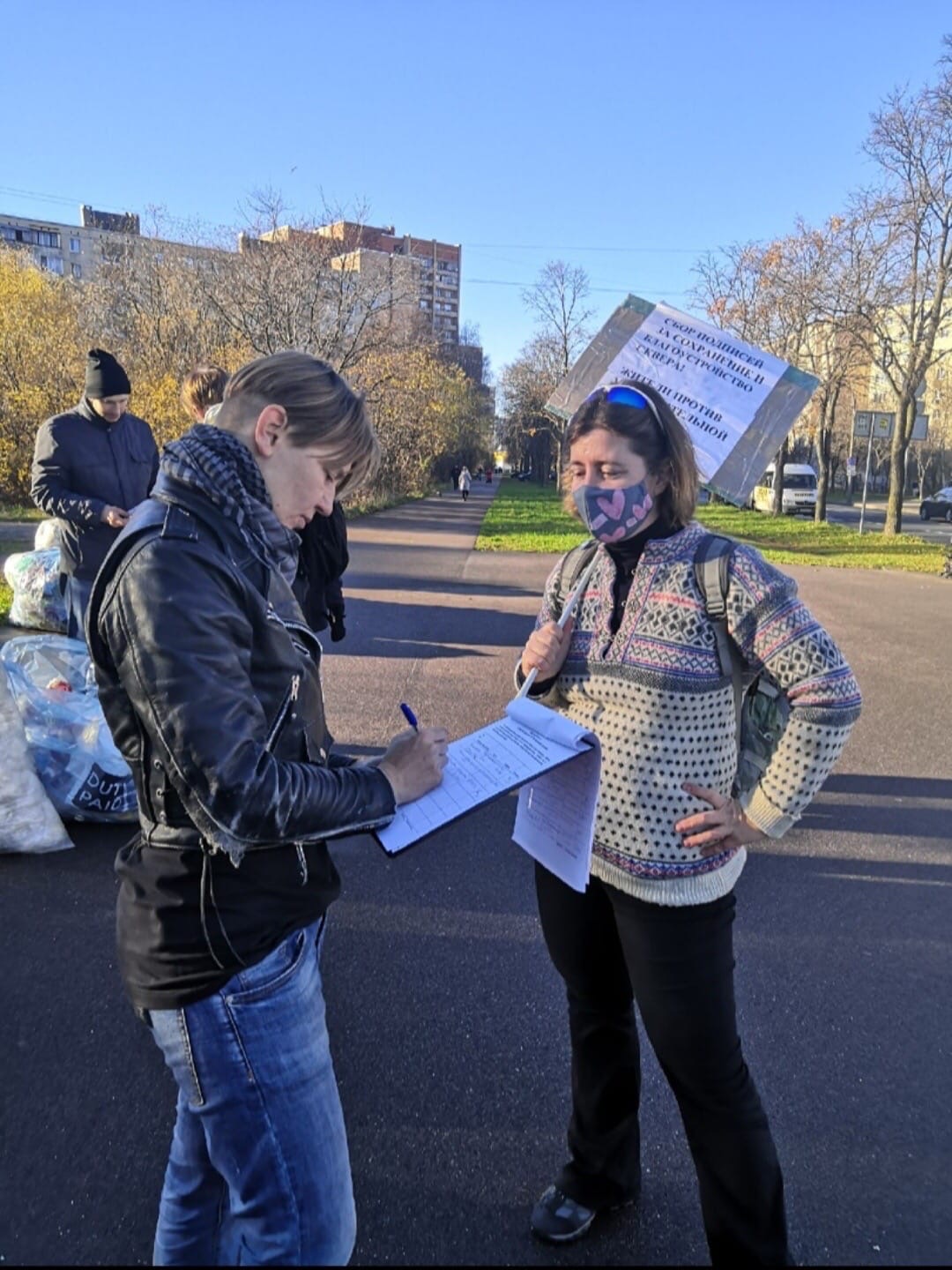 На ул. Купчинская проходит сбор подписей в защиту территориии на углу  Купчинской и Олеко Дундича в качестве зеленой зоны — Вечерний Питер.  Новости Петербурга. Новости Спб. Новости Санкт-Петербурга