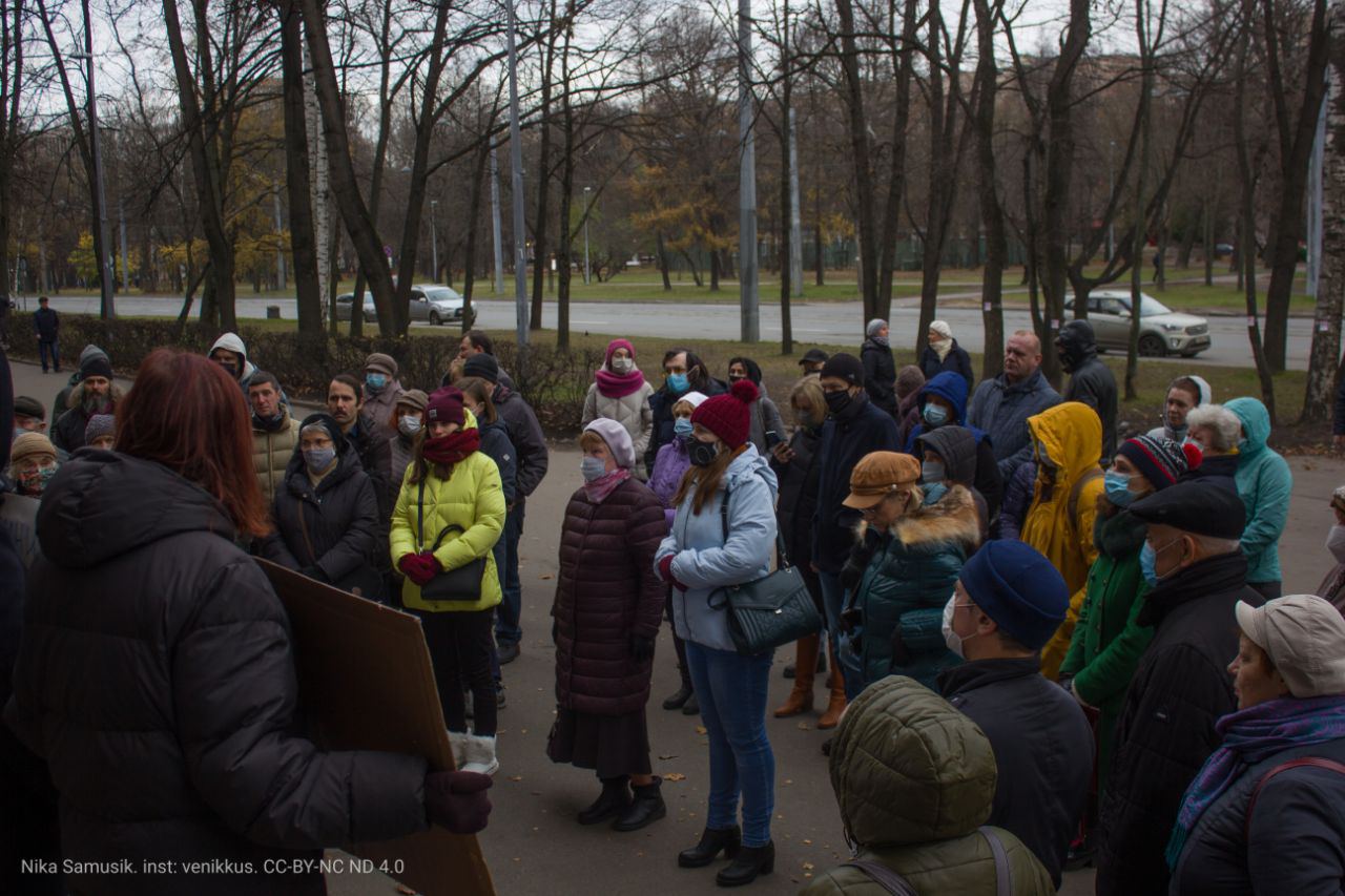 Петербуржцы снова вышли на улицу, протестуя против сноса "сталинки" на 2-м Муринском