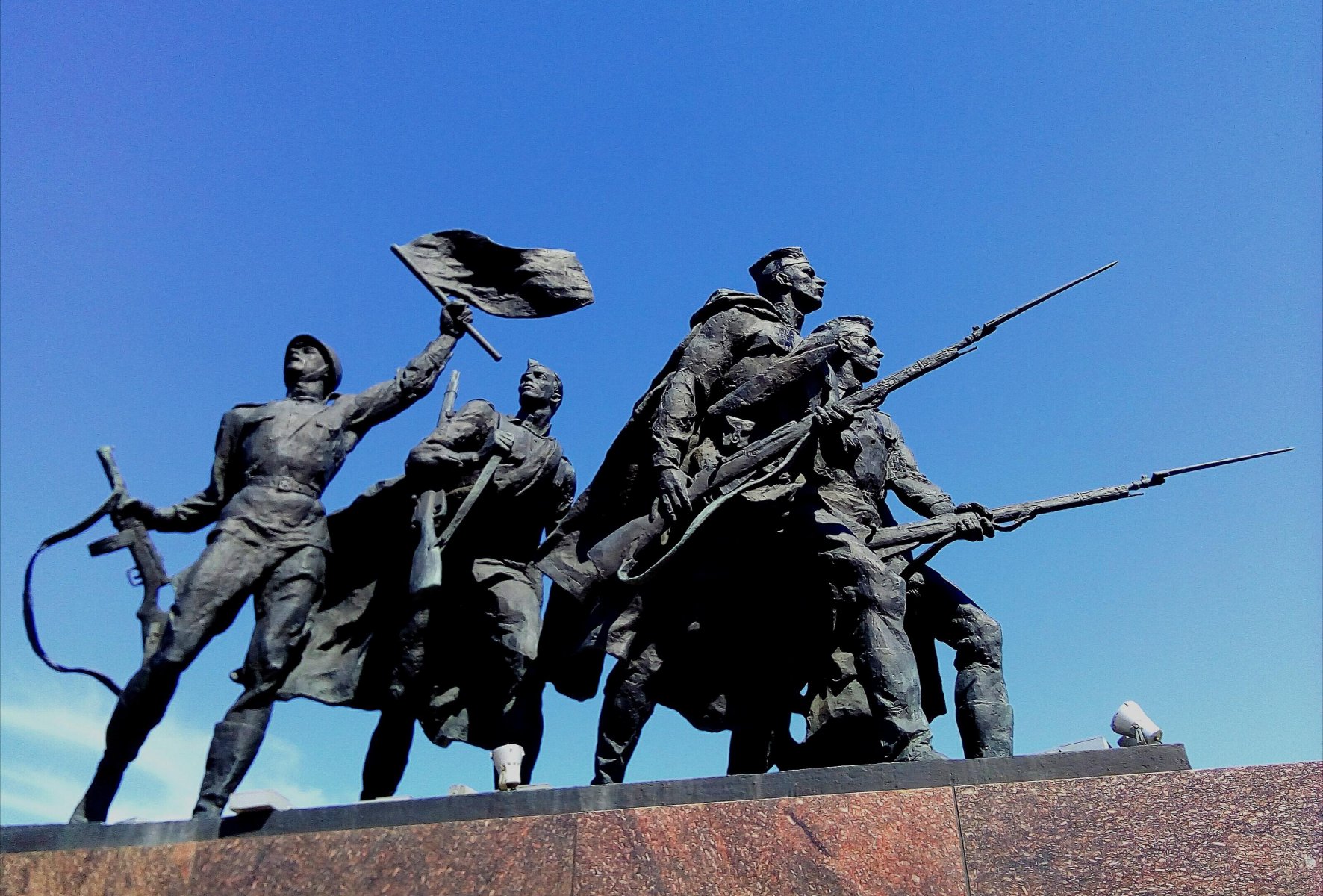 памятник на площади победы
