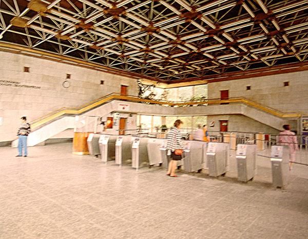 Станция метро "Политехническая" старое фото
