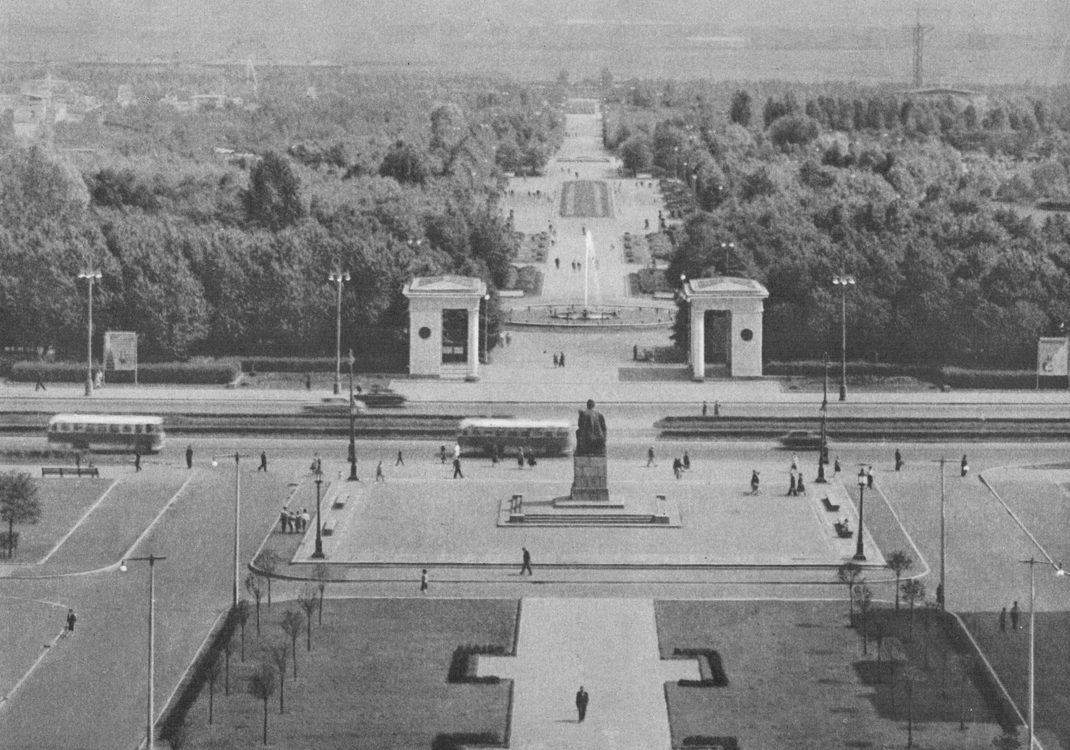 Московский парк Победы площадь