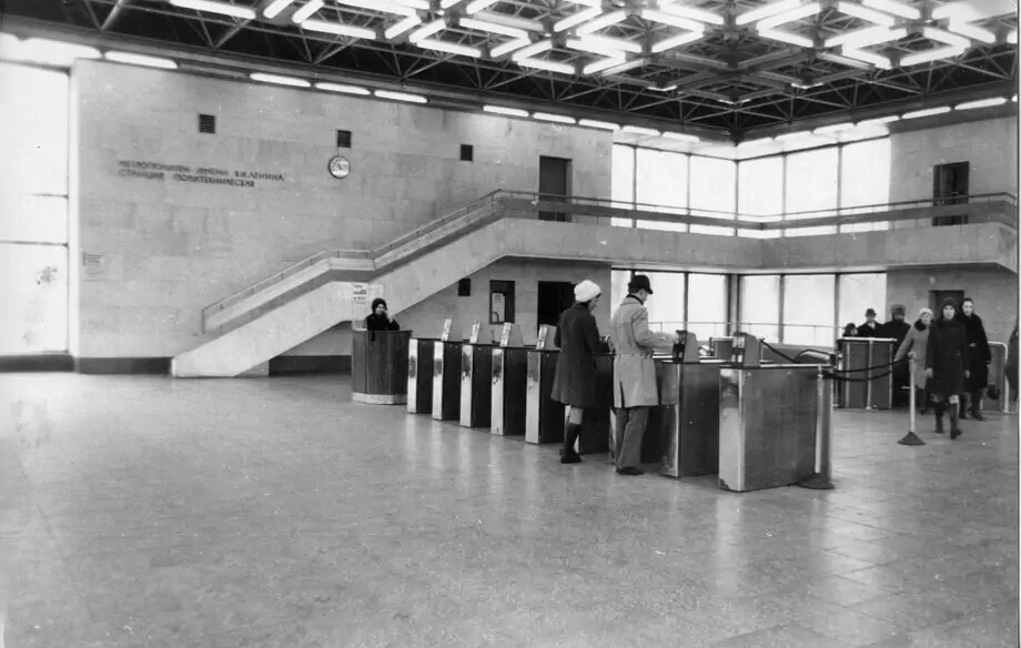 станция метро политехническая старое фото