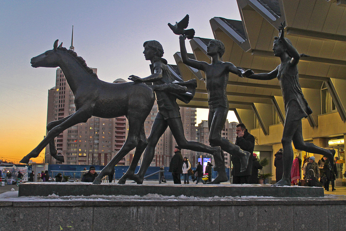 скульптура бегущие дети пионерская