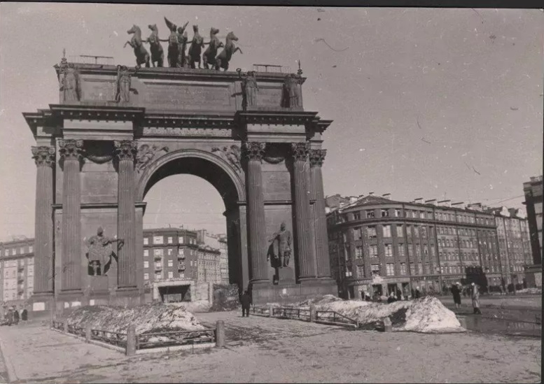 нарвская триумфальная арка ленинград фото