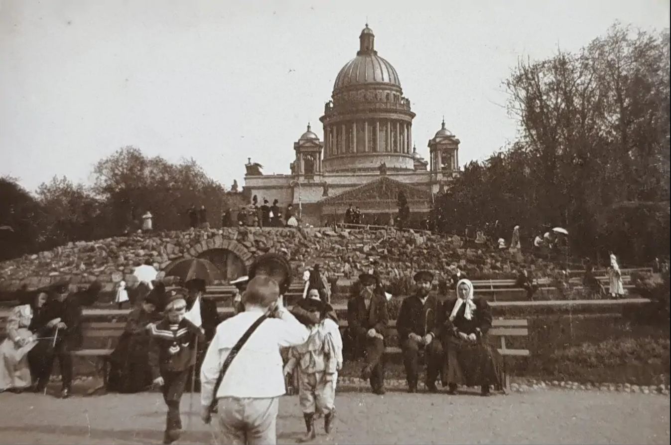 Фото у исаакиевского собора