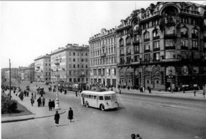 Невский проспект (тогда проспект 25-го октября) у Дома книги, 1941-й год